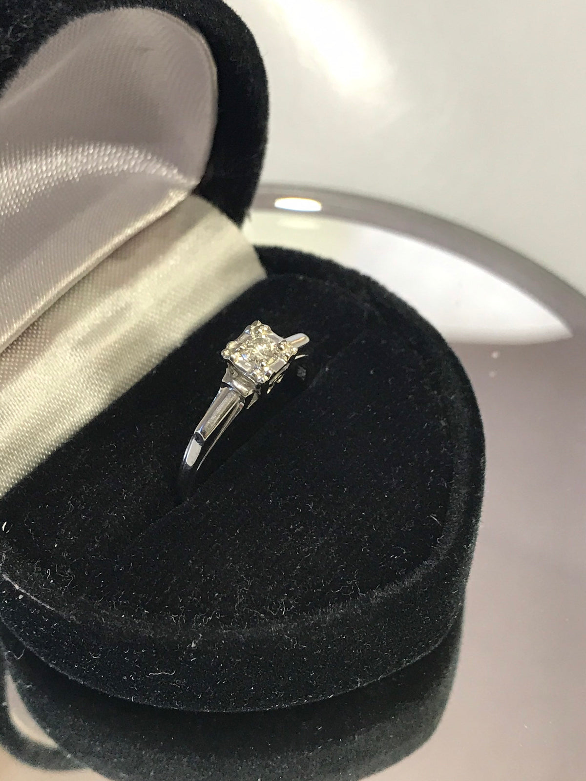 18KT White Gold Vintage Diamond Ring Classic Style Diamond Engagement Ring - Philadelphia Gold & Silver Exchange
