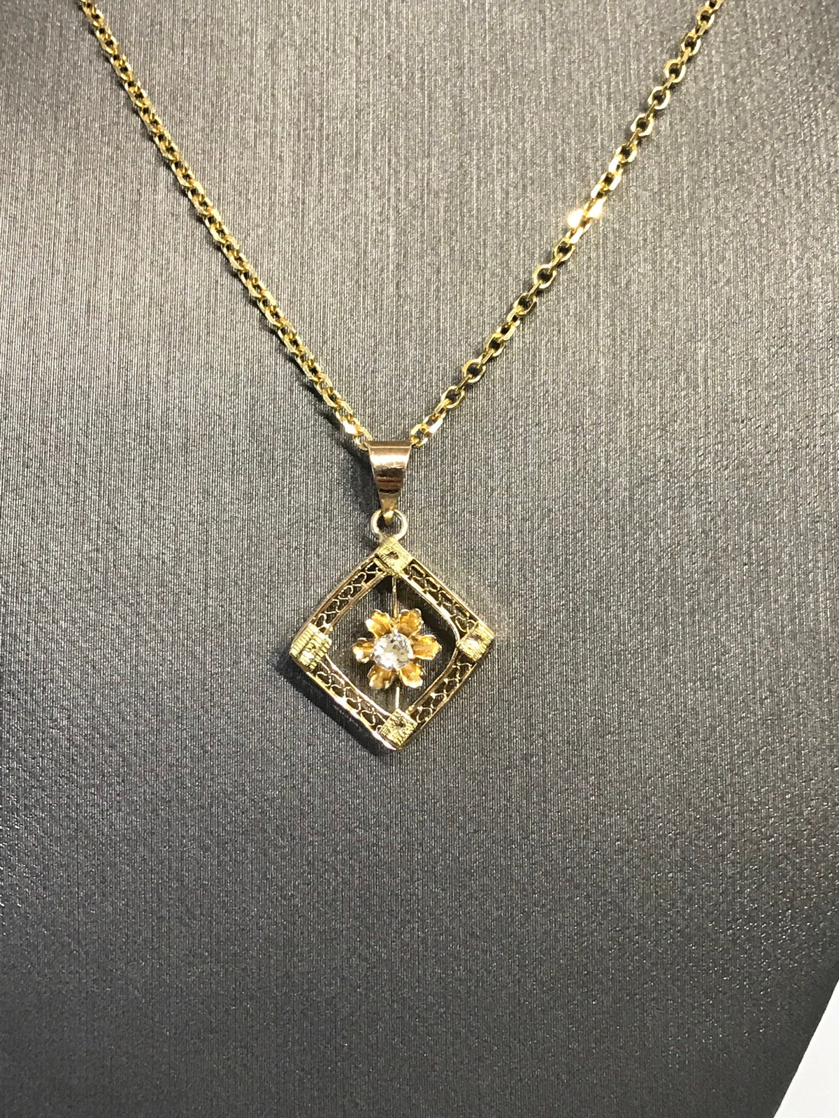 14 Karat Yellow Gold Flower Pendant & Chain - Philadelphia Gold & Silver Exchange